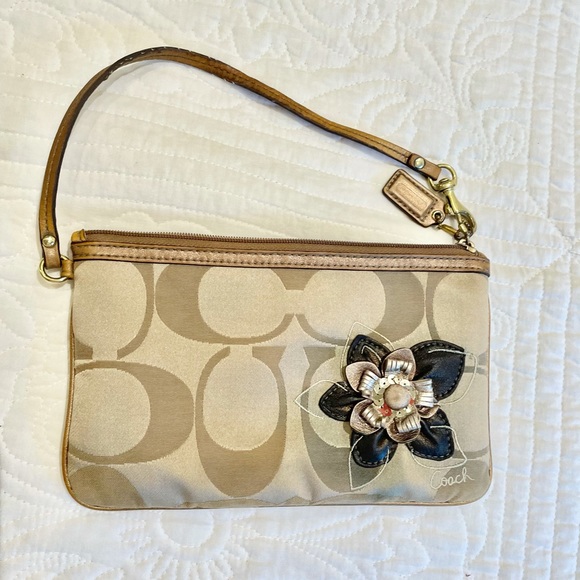 Sold already don’t buy it.Bundle of two DBourke crossbody & coach wristlet - Picture 3 of 15